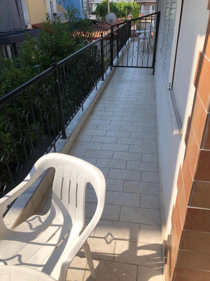 Paralía Nikis Rooms מראה חיצוני תמונה