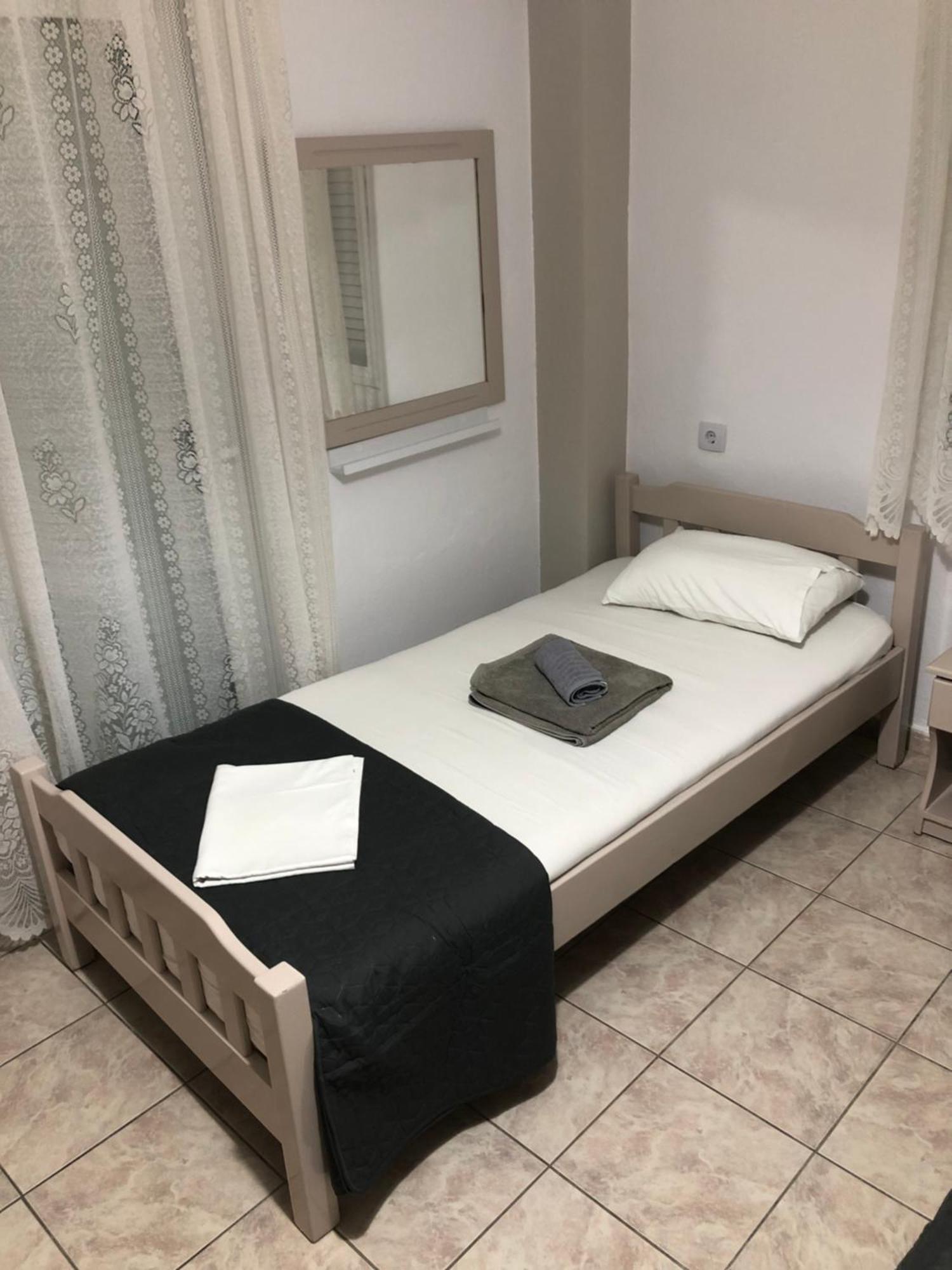 Paralía Nikis Rooms מראה חיצוני תמונה
